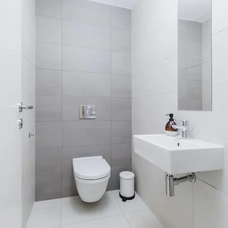 Sky Park 1 - Luxurious #instaworthy In Downtown Center With Included Parking, Address In Town Apartment