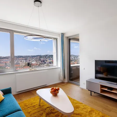 Sky Park 1 - Castle View From Bed, Luxurious #Instaworthy Apartment In Downtown City Center, Parking Included, Best Address In Town Apartment