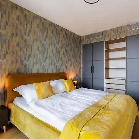Sky Park 1 - Castle View From Bed, Luxurious #Instaworthy Apartment In Downtown City Center, Parking Included, Best Address In Town *