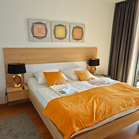 Apartment Sky Park 1 - Castle View From Bed, Luxurious #Instaworthy Apartment In Downtown City Center, Parking Included, Best Address In Town *