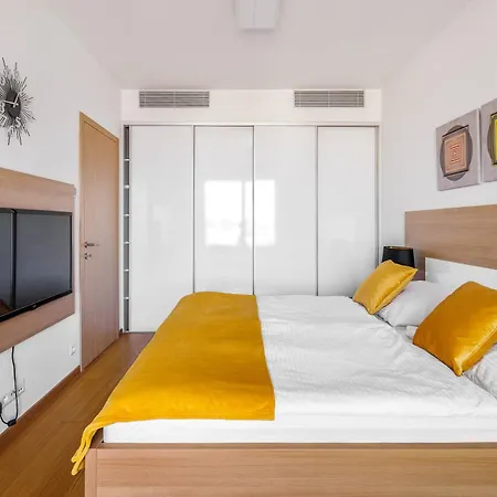 Sky Park 1 - Castle View From Bed, Luxurious #instaworthy In Downtown Center, Parking Included, Address In Town Pressburg