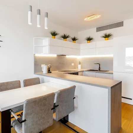 Apartment Sky Park 1 - Castle View From Bed, Luxurious #instaworthy In Downtown Center, Parking Included, Address In Town
