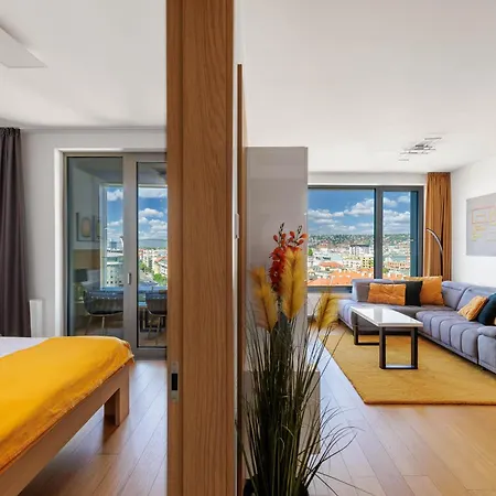 Sky Park 1 - Castle View From Bed, Luxurious #instaworthy In Downtown Center, Parking Included, Address In Town