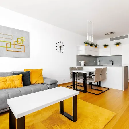 Sky Park 1 - Castle View From Bed, Luxurious #instaworthy In Downtown Center, Parking Included, Address In Town Apartment