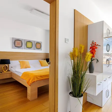 Sky Park 1 - Castle View From Bed, Luxurious #instaworthy In Downtown Center, Parking Included, Address In Town Apartment *