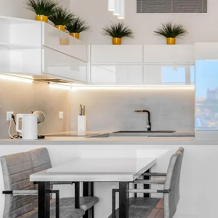 Apartment Sky Park 1 - Castle View From Bed, Luxurious #instaworthy In Downtown Center, Parking Included, Address In Town