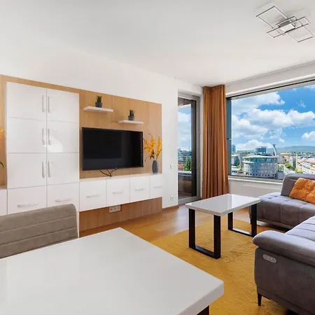 Sky Park 1 - Castle View From Bed, Luxurious #instaworthy In Downtown Center, Parking Included, Address In Town *