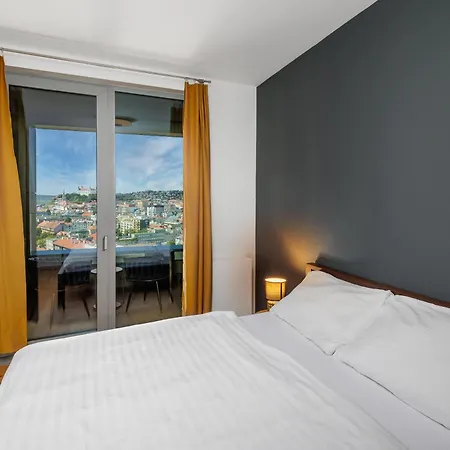 Sky Park 1 - Castle View From Bed, Luxurious #instaworthy In Downtown Center, Parking Included, Address In Town Apartment