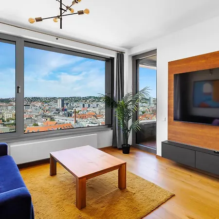 Sky Park 1 - Castle View From Bed, Luxurious #instaworthy In Downtown Center, Parking Included, Address In Town