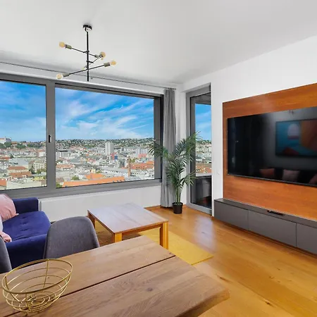 Sky Park 1 - Castle View From Bed, Luxurious #instaworthy In Downtown Center, Parking Included, Address In Town Apartment
