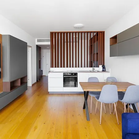 Apartment Sky Park 1 - Castle View From Bed, Luxurious #instaworthy In Downtown Center, Parking Included, Address In Town