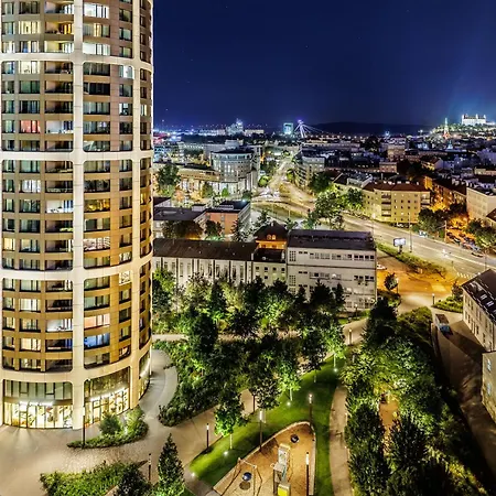 Apartment Sky Park 1 - Castle View From Bed, Luxurious #instaworthy In Downtown Center, Parking Included, Address In Town *