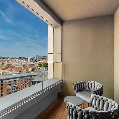 Apartment Sky Park 1 - Castle View From Bed, Luxurious #instaworthy In Downtown Center, Parking Included, Address In Town Pressburg